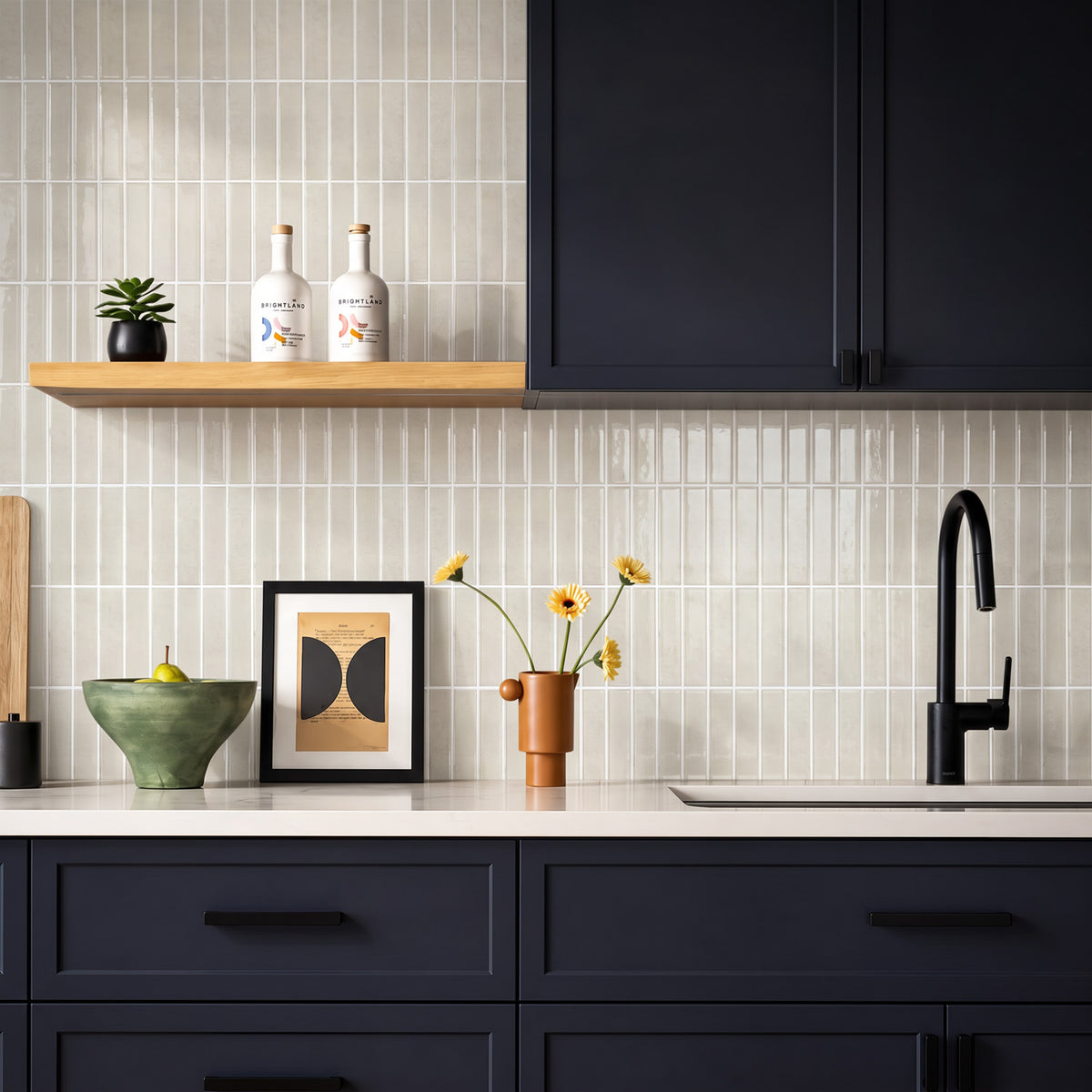 Cremebeige Selbstklebende Wandfliesen im Linear-Design