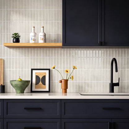 Cremebeige Selbstklebende Wandfliesen im Linear-Design