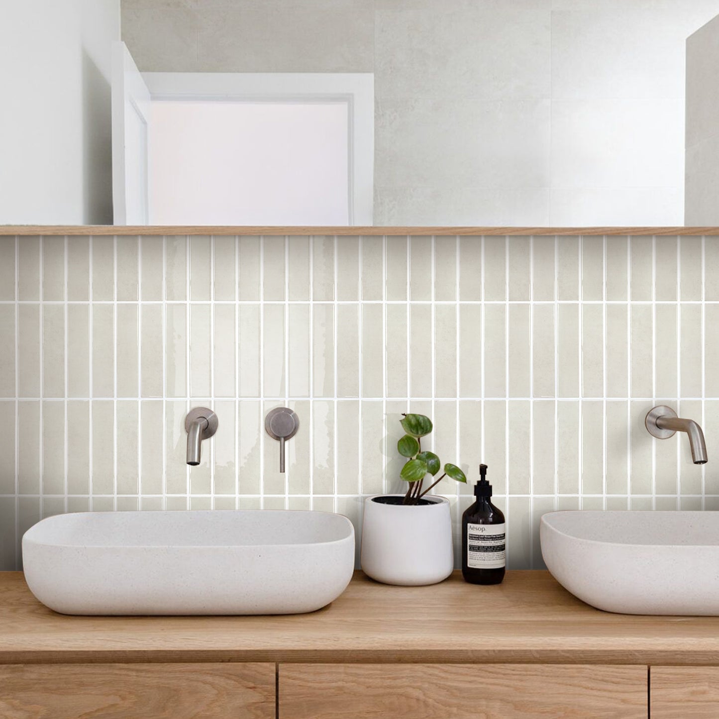 Cremebeige Selbstklebende Wandfliesen im Linear-Design
