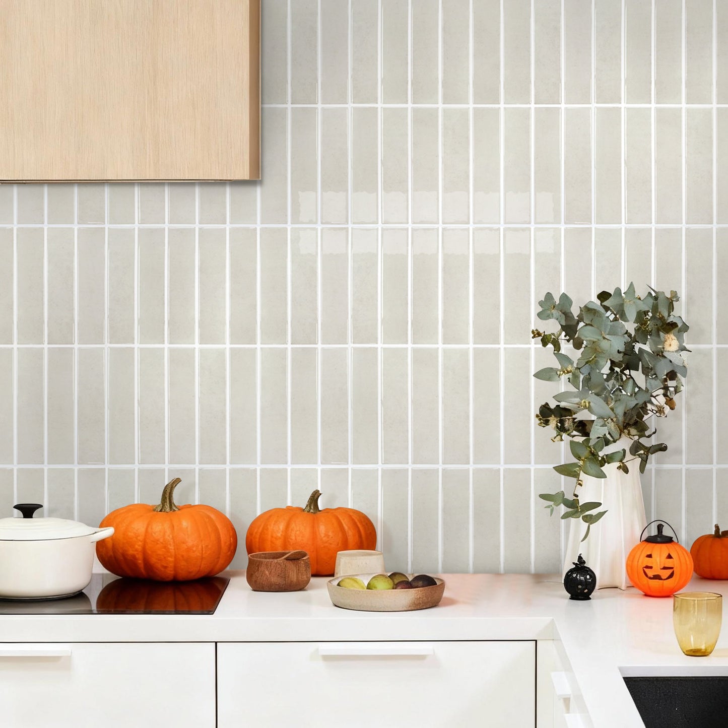 Cremebeige Selbstklebende Wandfliesen im Linear-Design