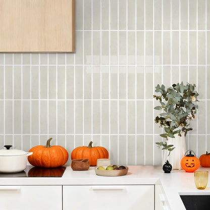 Cremebeige Selbstklebende Wandfliesen im Linear-Design
