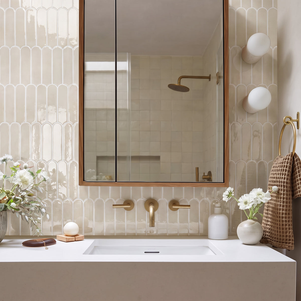 Selbstklebende Wandfliesen in Cream im Fischschuppen-Design – Dickere Ausführung für Küchenrückwände