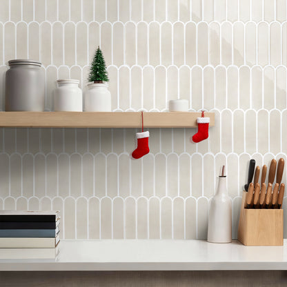 Selbstklebende Wandfliesen in Cream im Fischschuppen-Design – Dickere Ausführung für Küchenrückwände