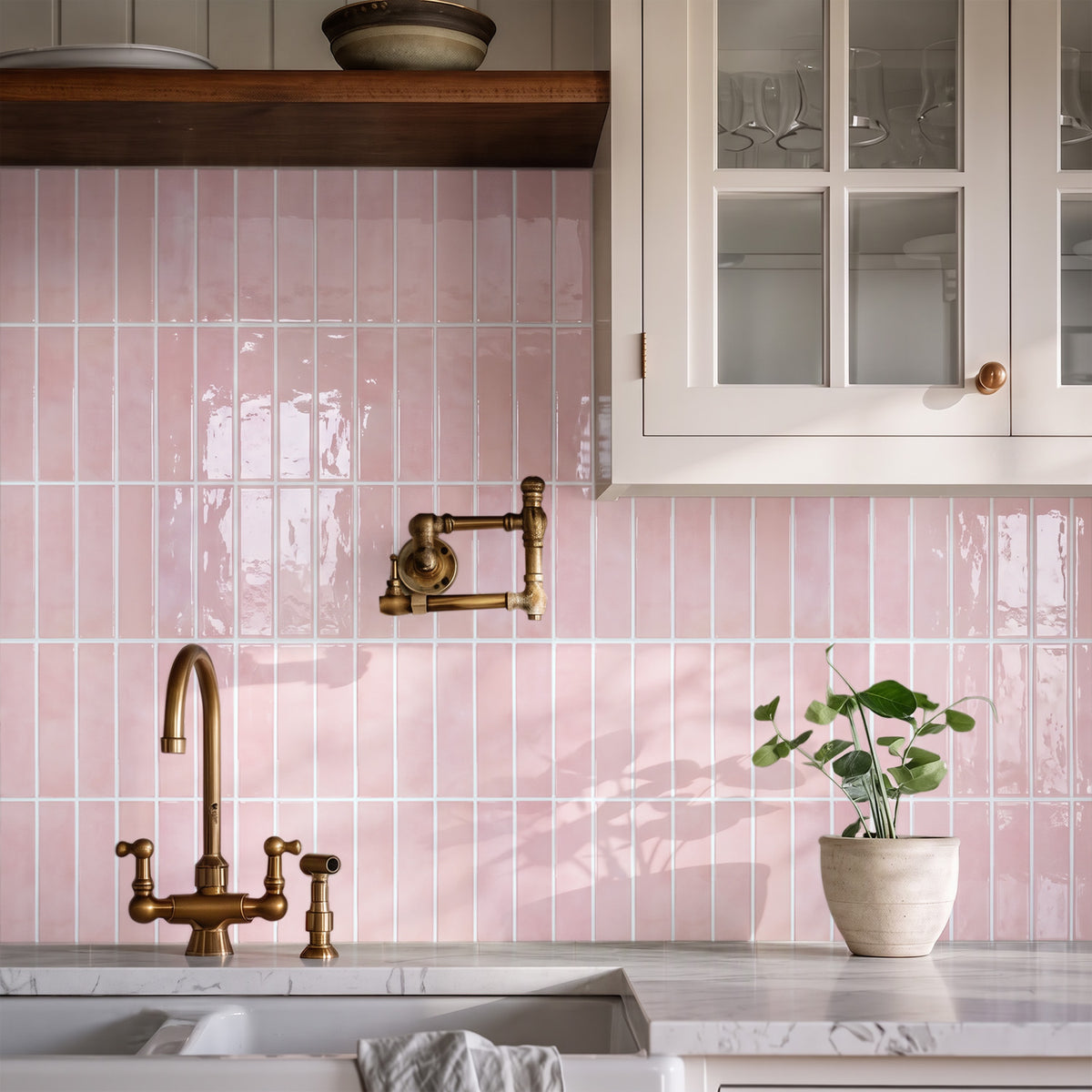 Selbstklebende Wandfliesen in Pink – Lineares Design für Küchenrückwände