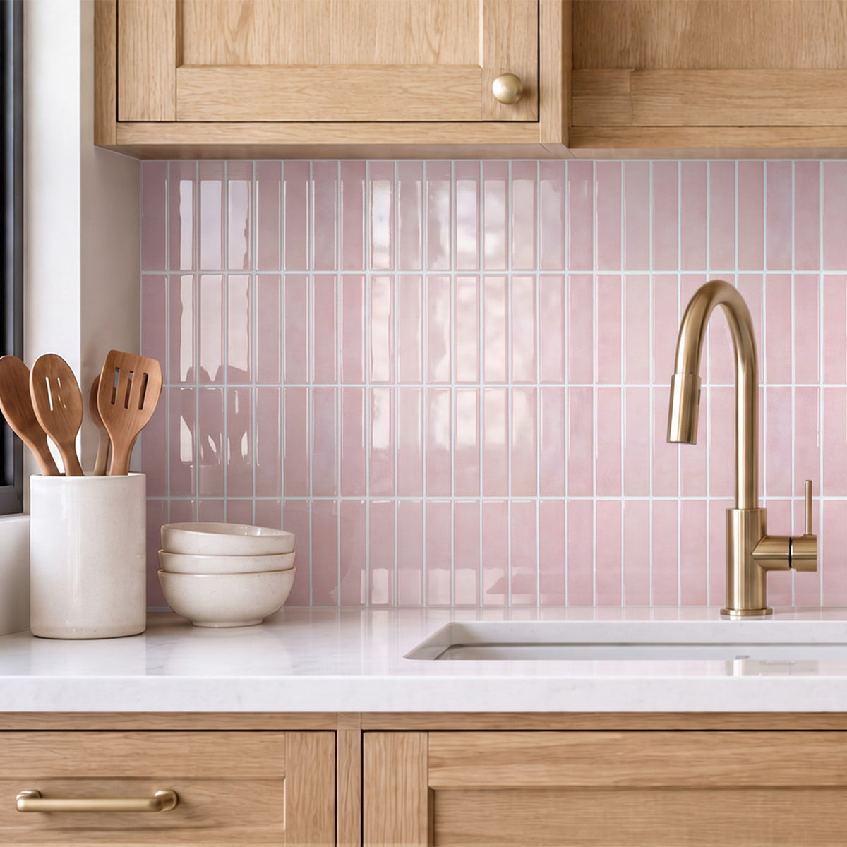 Selbstklebende Wandfliesen in Pink – Lineares Design für Küchenrückwände