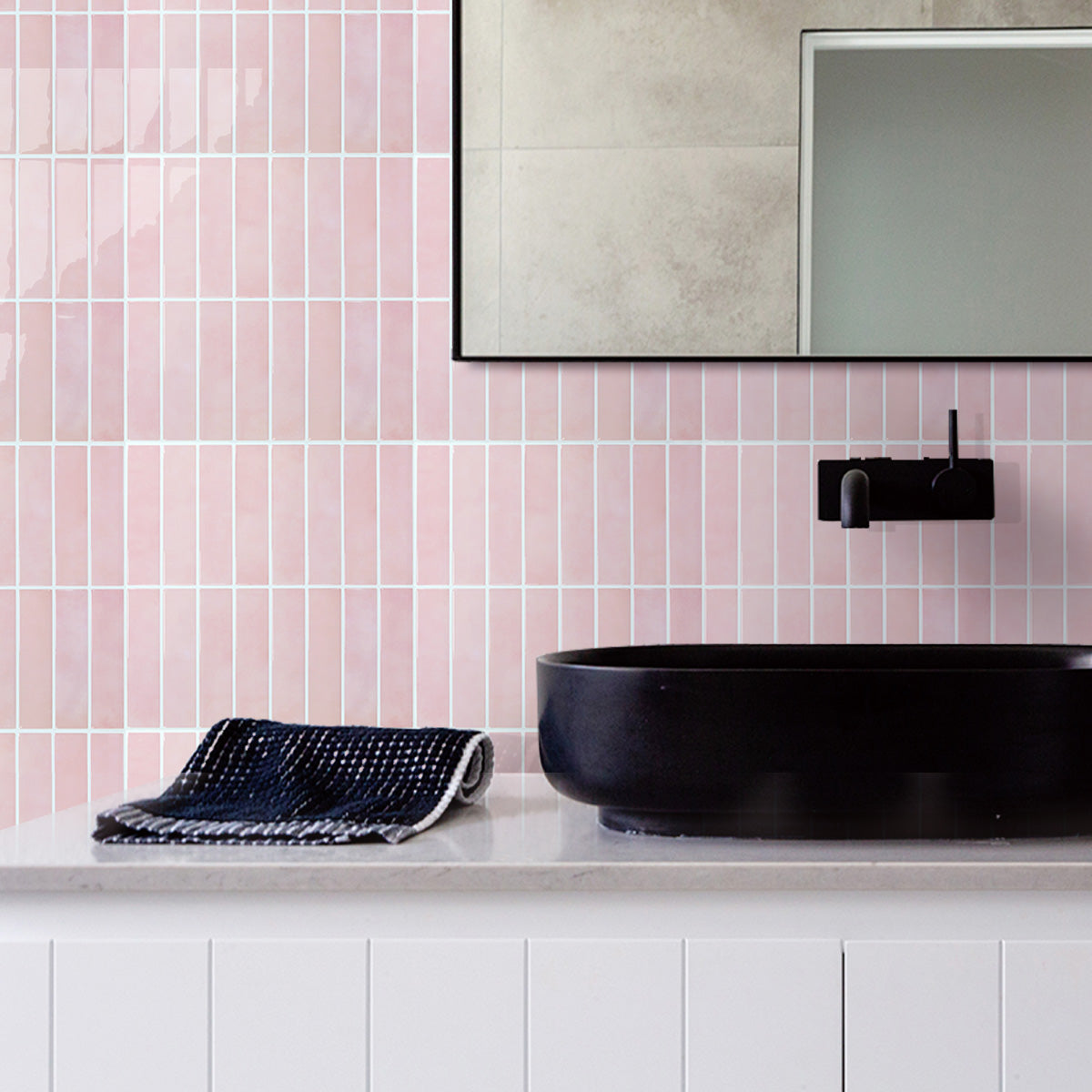 Selbstklebende Wandfliesen in Pink – Lineares Design für Küchenrückwände