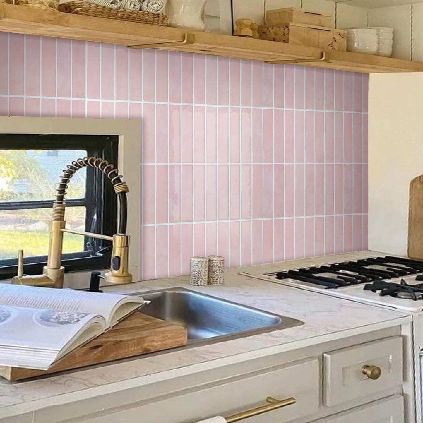 Selbstklebende Wandfliesen in Pink – Lineares Design für Küchenrückwände