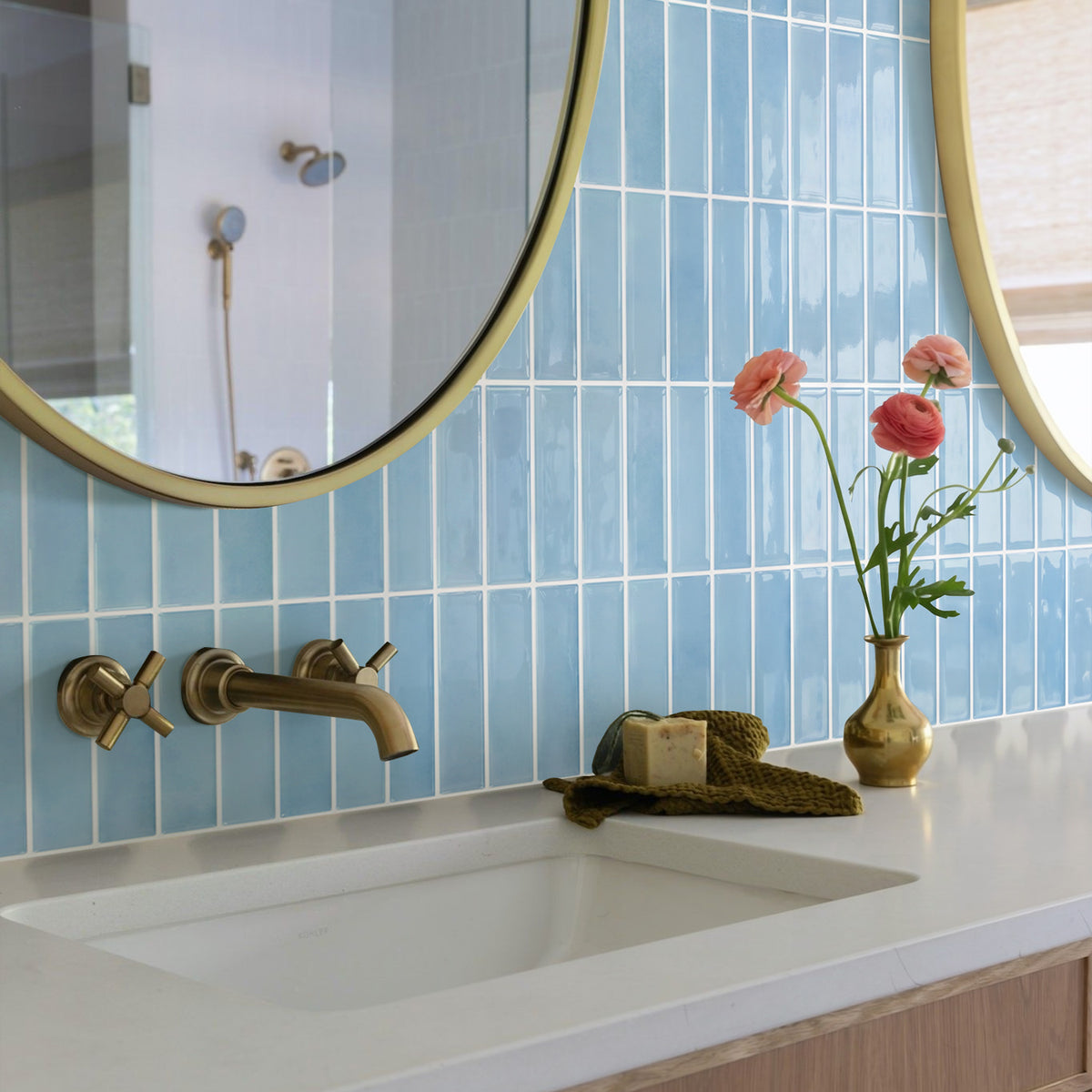 Selbstklebende Wandfliesen in Aqua Blau – Lineares Design für Küchenrückwände